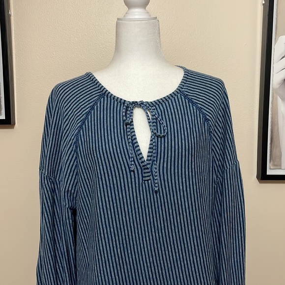 Universal Thread Striped Top - Picture 3 of 7